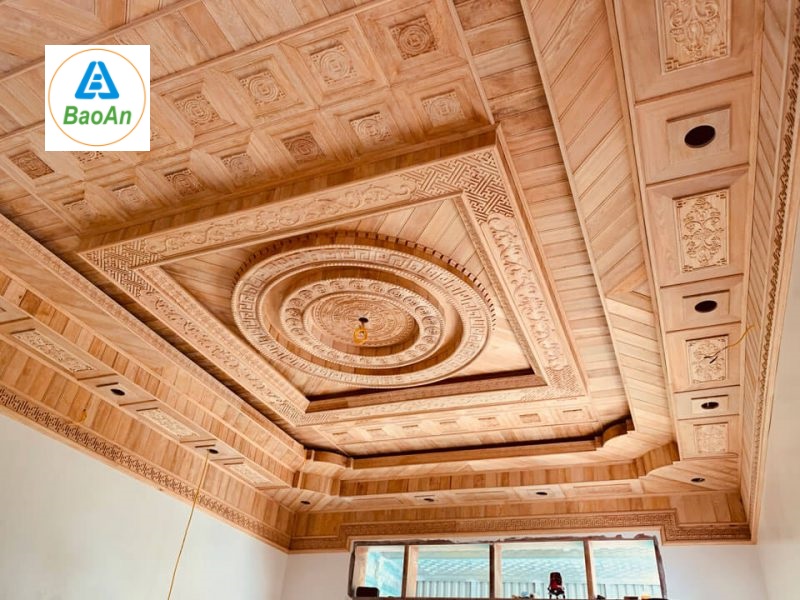 Mẫu trần gỗ xoan cho phòng khách hiện đại